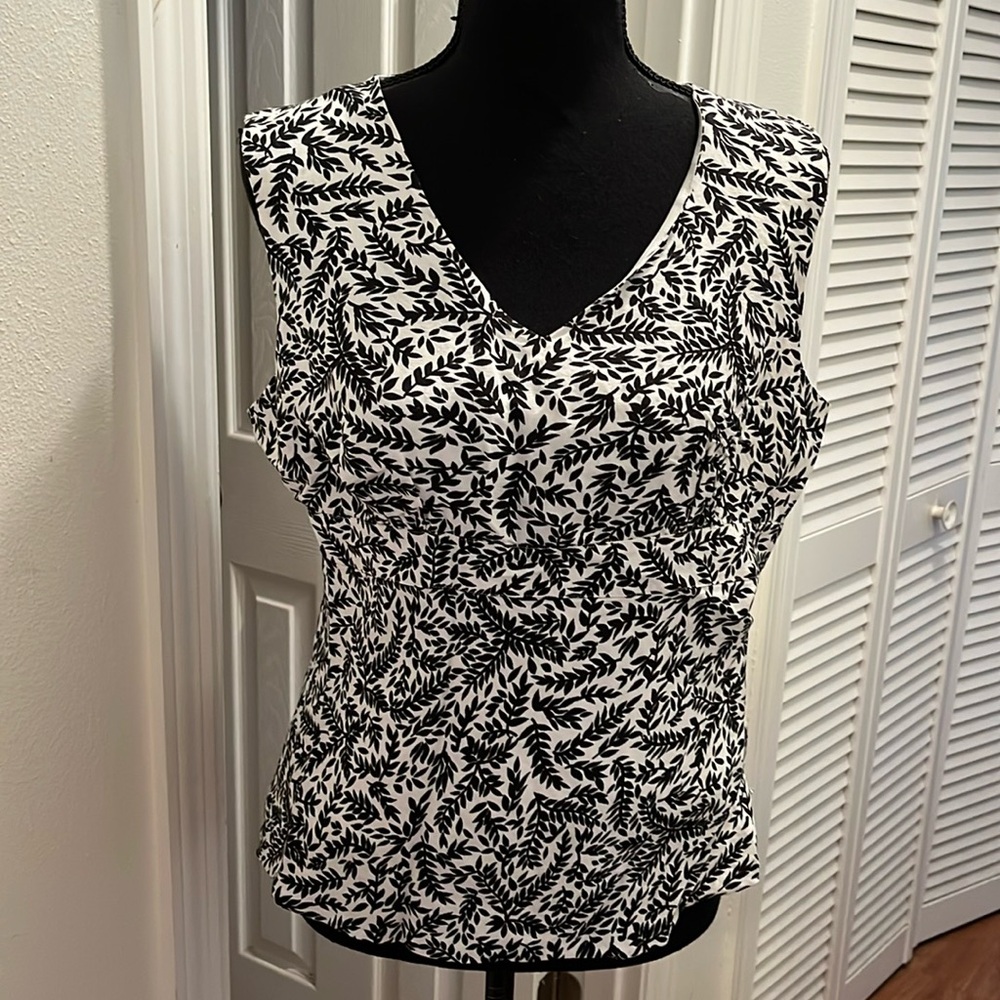 Ann Taylor lined linen shell